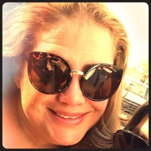 Meet your Posher, Antoinette